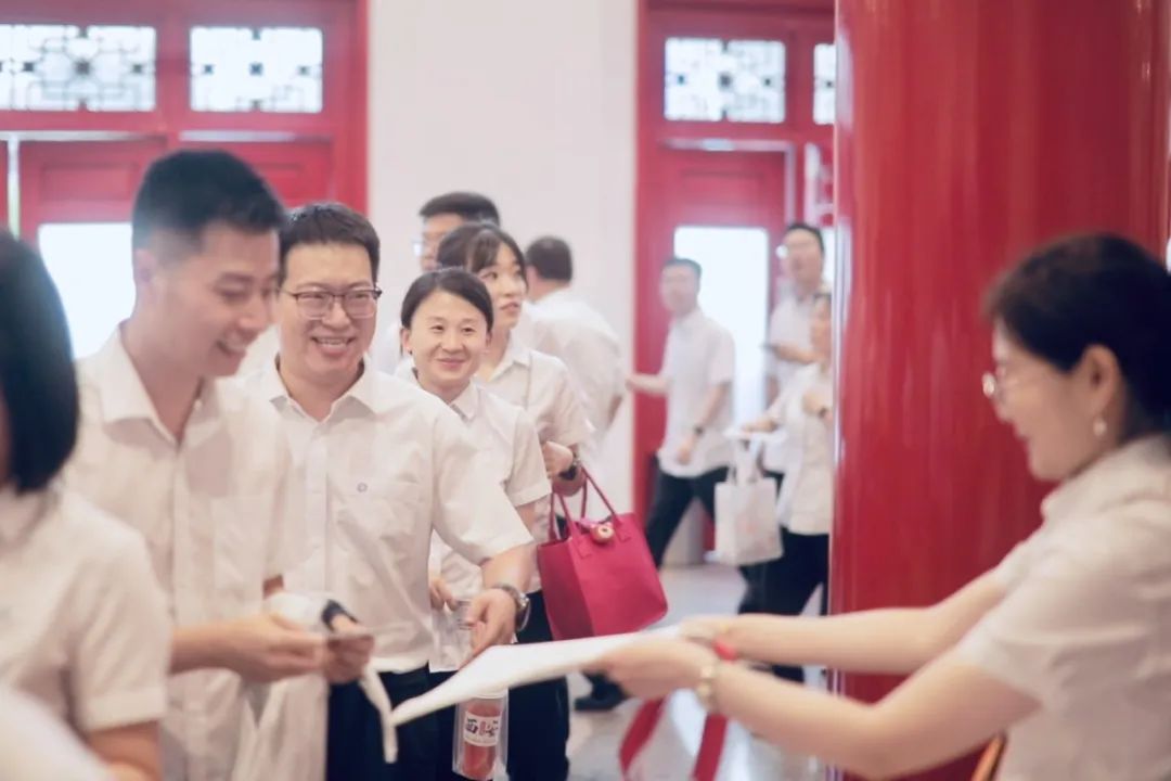 ���ѻ� ��(�й���)���޹�˾����