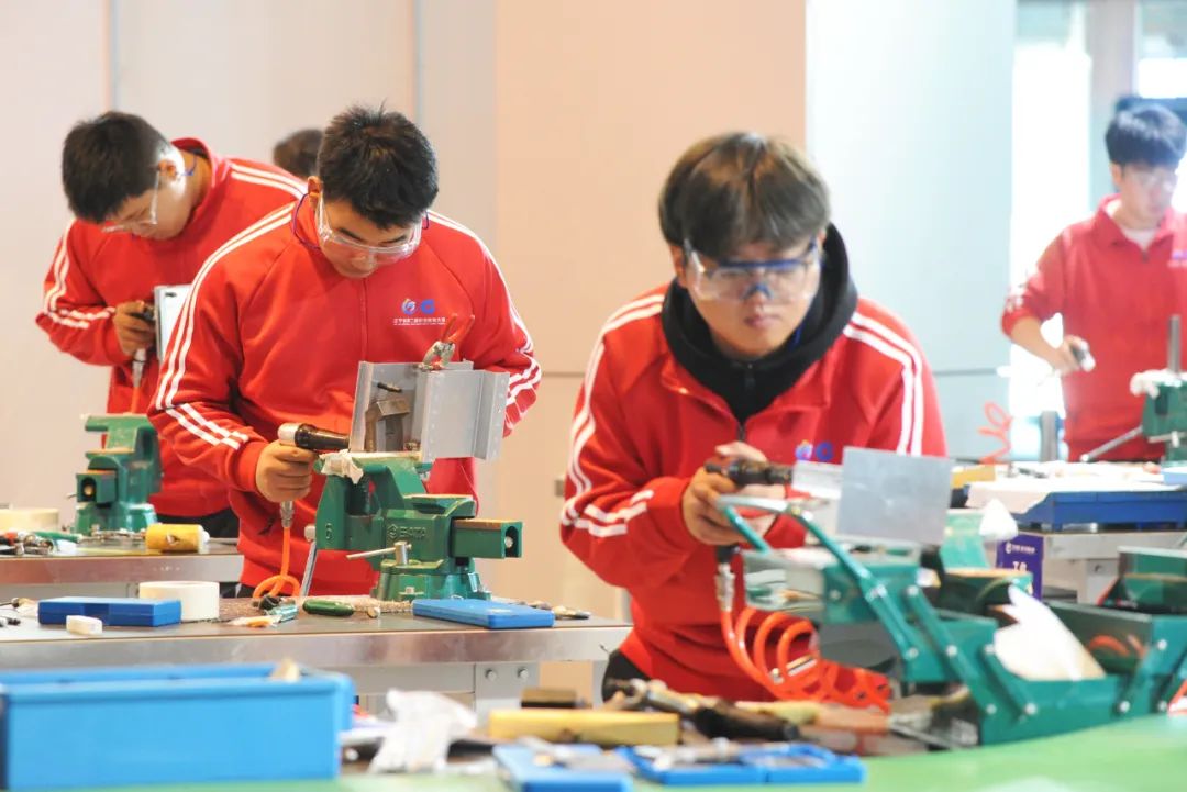 ���ѻ� ��(�й���)���޹�˾����